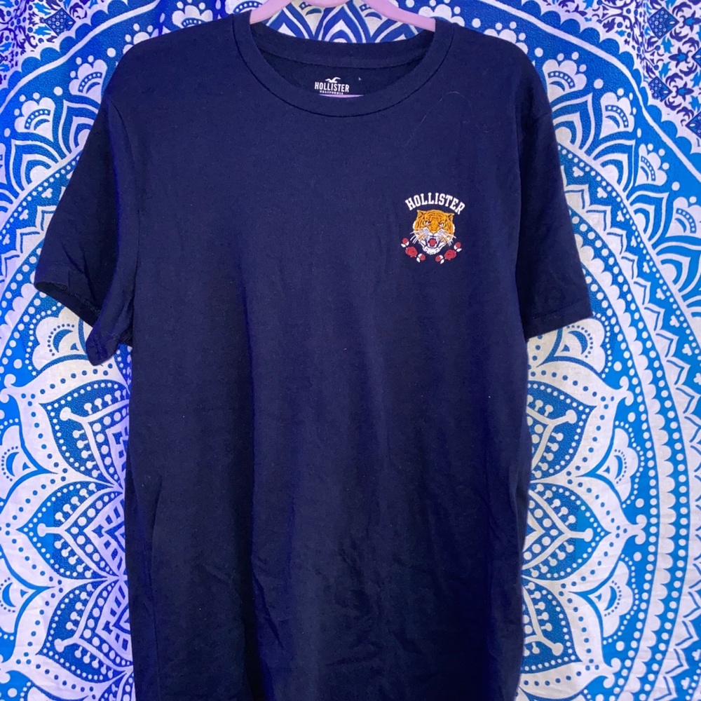 Hollister tshirt